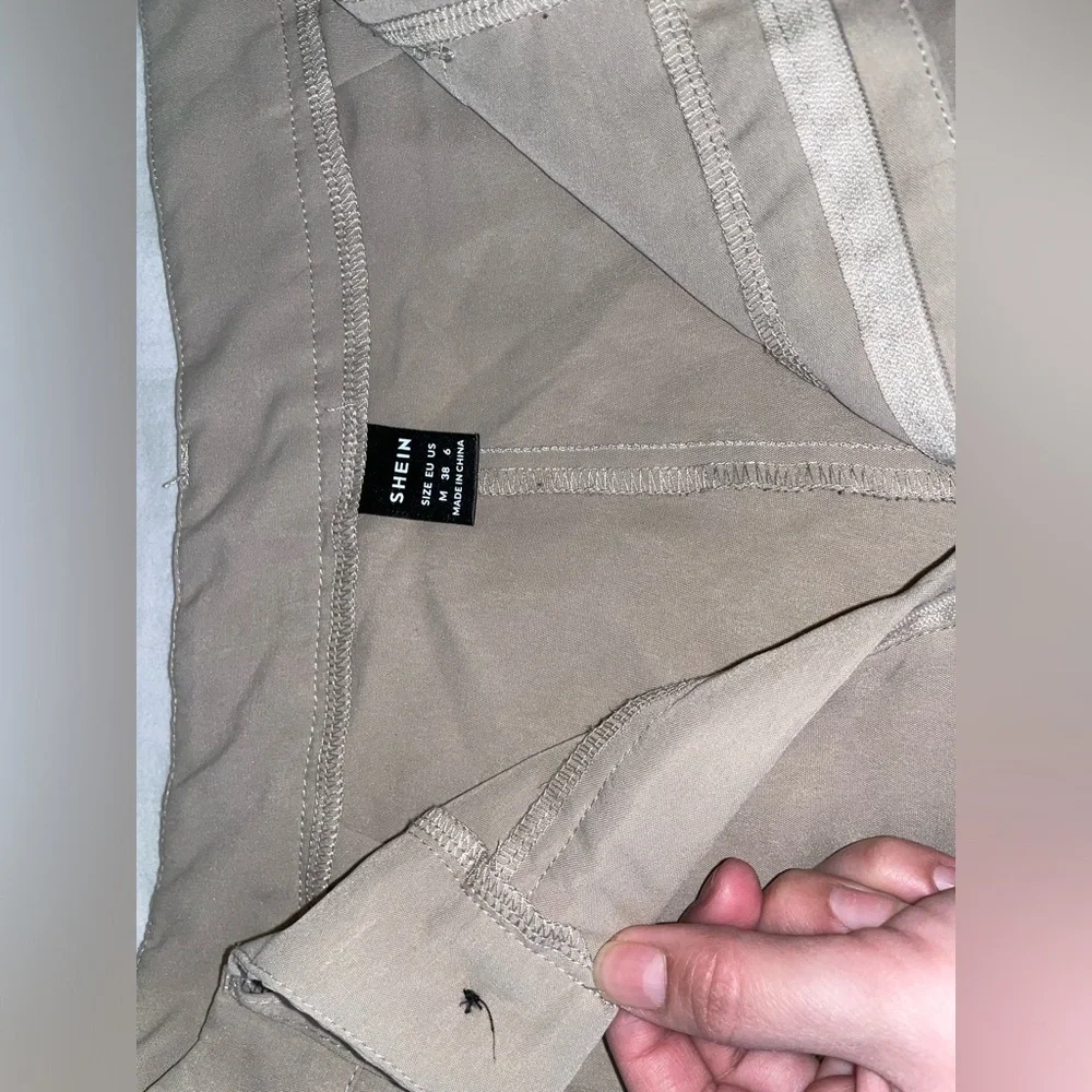 Nude cargo pants SHEIN medium size with pockets on the side